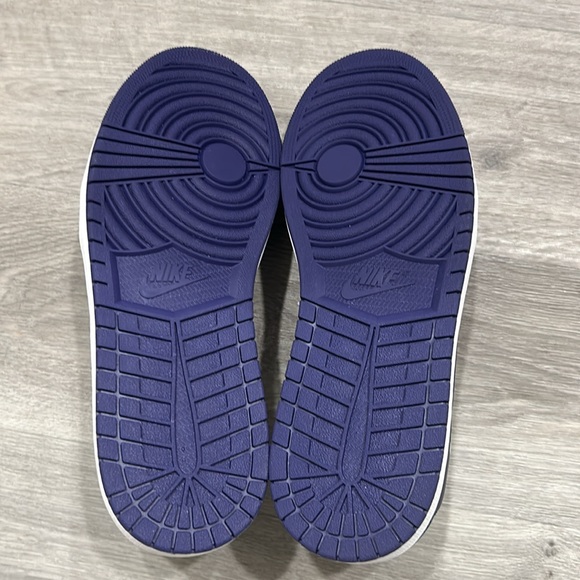 Jordan 1 Low Flyease purple shoes - Picture 8 of 8